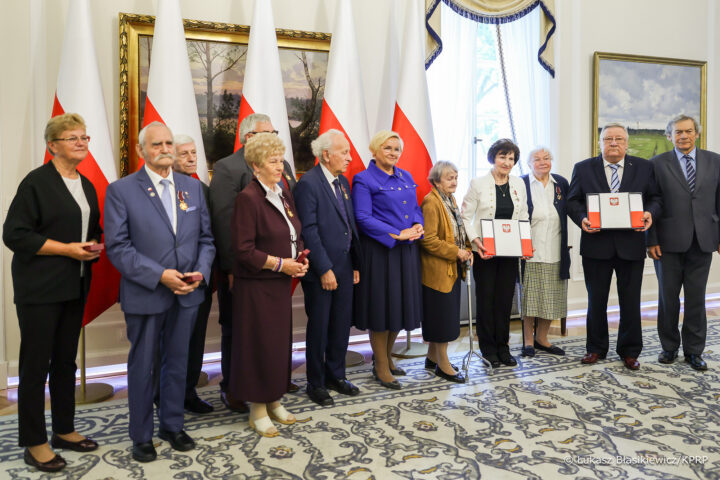 Prezydent RP odznaczył osoby zasłużone dla kultu bł. ks. Jerzego Popiełuszki